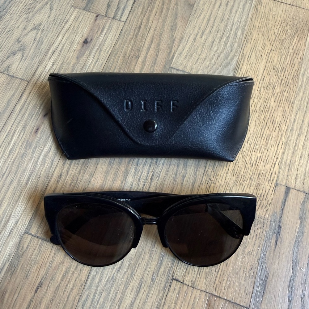 Diff Eyewear Black Sunglasses with Matching Black Case